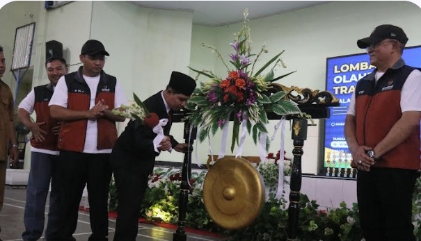 Bupati Mojokerto Ajak Pelajar Lestarikan Budaya Lewat Olahraga Tradisional di Era Digital