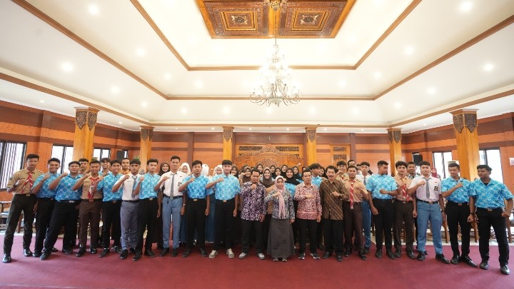 Bangun Karakter Pemuda, Ning Ita Ingatkan Pentingnya Bela Negara