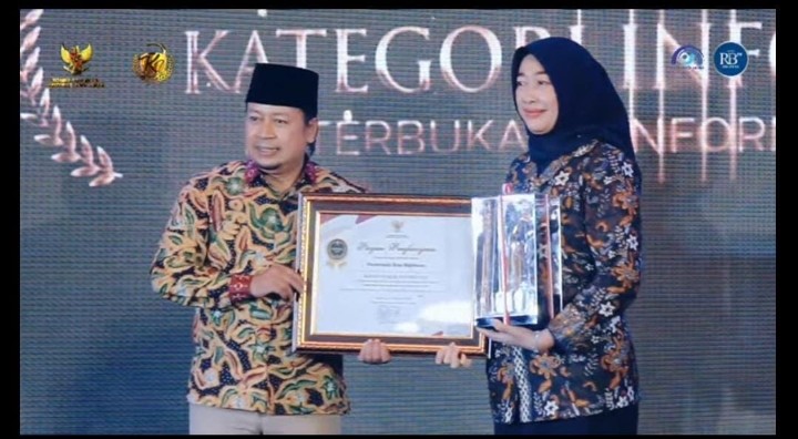 Kota Mojokerto Kembali Raih Penghargaan Badan Publik Informatif, Skor Hampir Sempurna 99,45