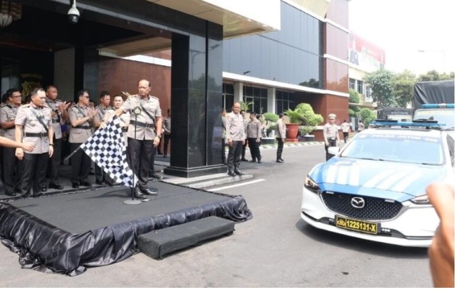 Kapolda Jatim Berangkatkan Bantuan Kemanusiaan untuk Korban Banjir dan Longsor