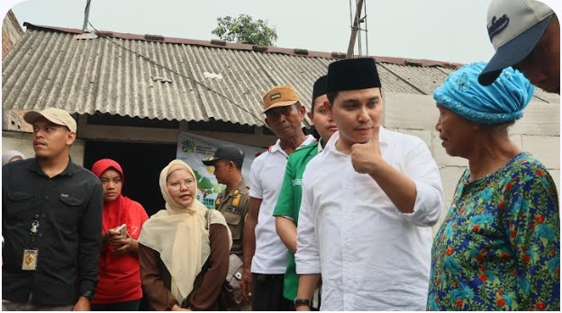 Gandeng Baznas Mojokerto, Gus Bupati Bedah Rumah Warga Prasejahtera Di Dua Desa