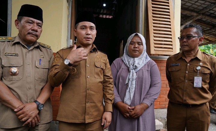 Bupati Mojokerto Tinjau Hasil Bedah Rumah Warga Desa Kejagan